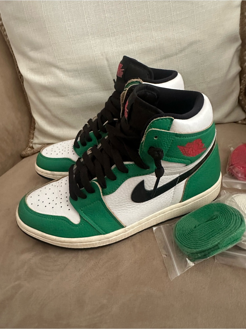 Nike Air Jordan 1 Retro High Lucky Green, Women Size 8.5 - Picture 4 of 10